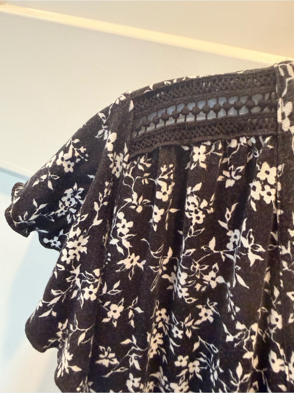 Loveappella Black White Floral Wrap Dress Flutter Sleeve Lace Trim Large petite - Picture 4 of 10
